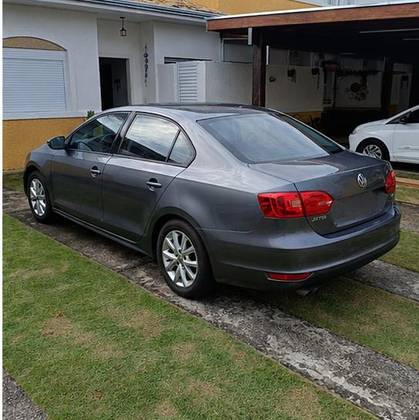 VOLKSWAGEN JETTA 2.0 COMFORTLINE FLEX 4P TIPTRONIC